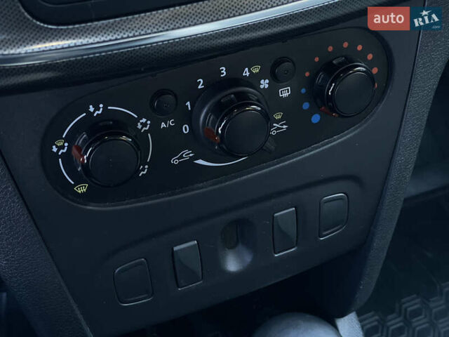 Красный Рено Сандеро СтэпВэй, объемом двигателя 1.46 л и пробегом 84 тыс. км за 13200 $, фото 15 на Automoto.ua