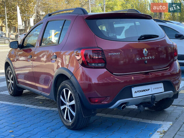 Рено Сандеро СтэпВэй 2018 в Одессе на Automoto.ua Красный Рено Сандеро СтэпВэй, объемом двигателя 1.46 л и пробегом 84 тыс. км за 13200 $, фото 6 на Automoto.ua