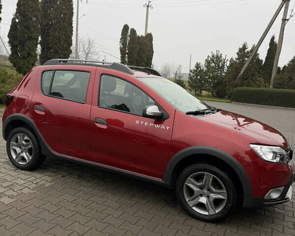 Красный Рено Сандеро СтэпВэй, объемом двигателя 0.9 л и пробегом 75 тыс. км за 9000 $, фото 6 на Automoto.ua