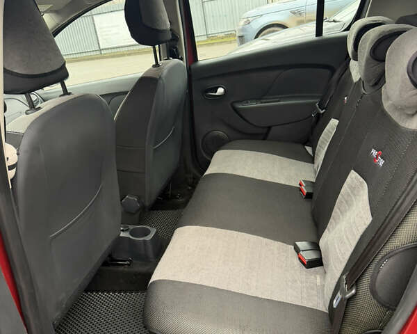 Красный Рено Сандеро СтэпВэй, объемом двигателя 0.9 л и пробегом 75 тыс. км за 9000 $, фото 10 на Automoto.ua