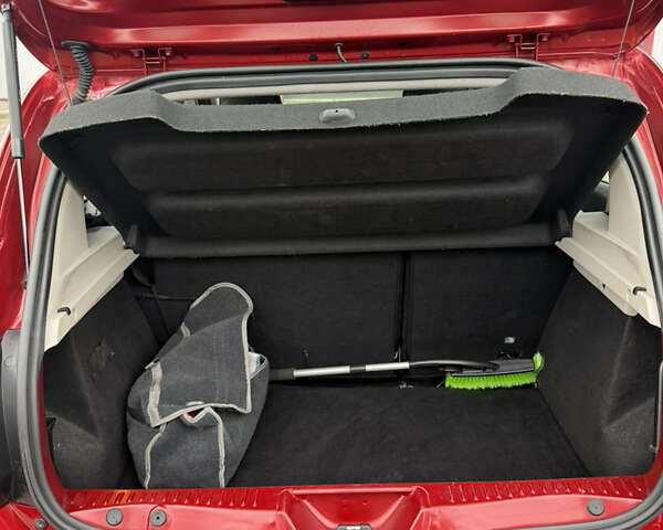 Красный Рено Сандеро СтэпВэй, объемом двигателя 0.9 л и пробегом 75 тыс. км за 9000 $, фото 3 на Automoto.ua