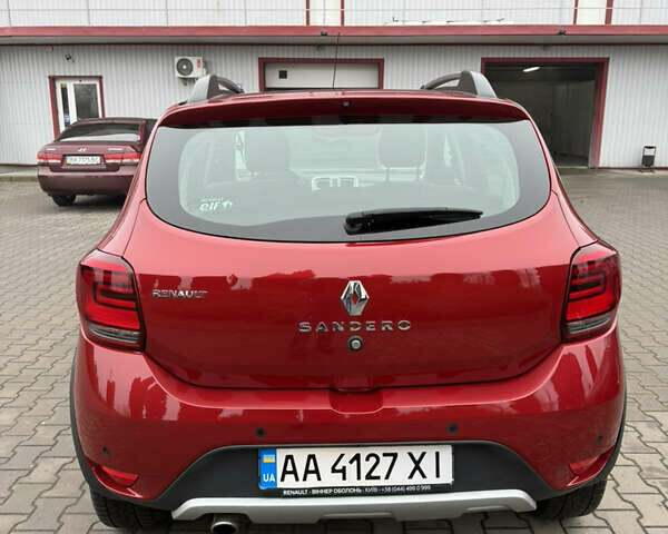 Красный Рено Сандеро СтэпВэй, объемом двигателя 0.9 л и пробегом 75 тыс. км за 9000 $, фото 1 на Automoto.ua