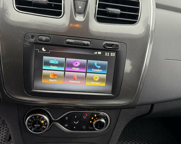 Красный Рено Сандеро СтэпВэй, объемом двигателя 0.9 л и пробегом 75 тыс. км за 9000 $, фото 8 на Automoto.ua