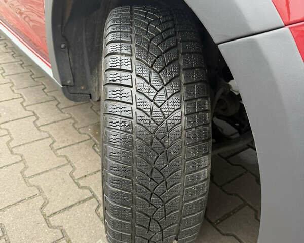 Красный Рено Сандеро СтэпВэй, объемом двигателя 0.9 л и пробегом 75 тыс. км за 9000 $, фото 4 на Automoto.ua