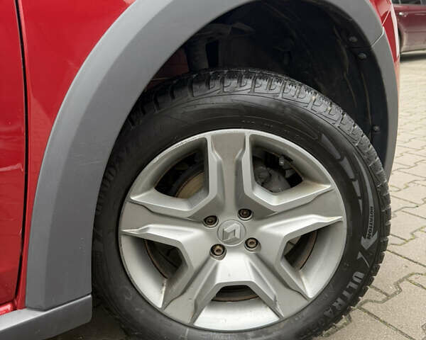 Красный Рено Сандеро СтэпВэй, объемом двигателя 0.9 л и пробегом 75 тыс. км за 9000 $, фото 5 на Automoto.ua