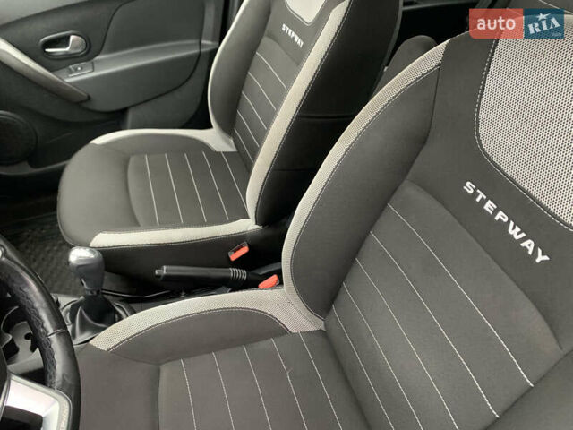 Червоний Рено Сандеро СтепВей, об'ємом двигуна 0.9 л та пробігом 100 тис. км за 11000 $, фото 18 на Automoto.ua