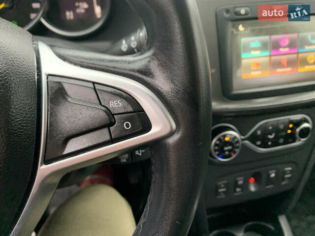 Червоний Рено Сандеро СтепВей, об'ємом двигуна 0.9 л та пробігом 100 тис. км за 11000 $, фото 9 на Automoto.ua