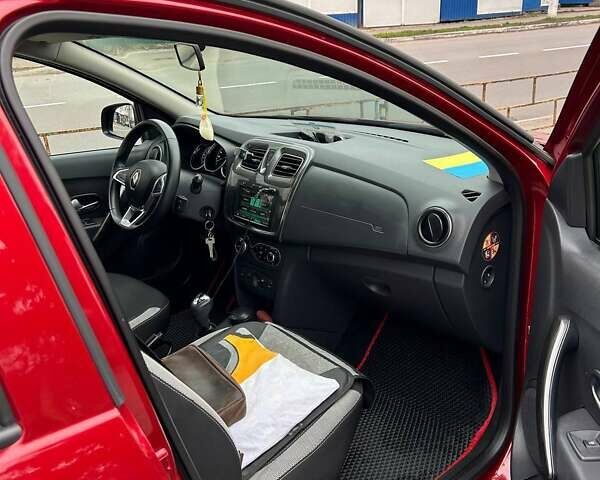 Красный Рено Сандеро СтэпВэй, объемом двигателя 0.9 л и пробегом 90 тыс. км за 10300 $, фото 2 на Automoto.ua