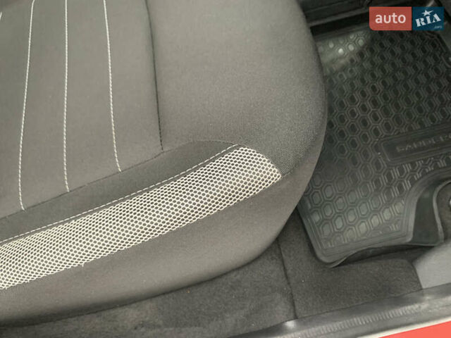 Червоний Рено Сандеро СтепВей, об'ємом двигуна 0.9 л та пробігом 100 тис. км за 11000 $, фото 26 на Automoto.ua