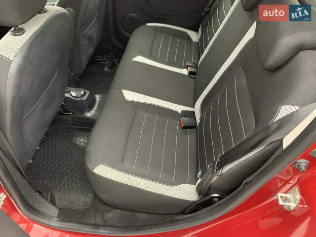 Червоний Рено Сандеро СтепВей, об'ємом двигуна 0.9 л та пробігом 100 тис. км за 11000 $, фото 27 на Automoto.ua