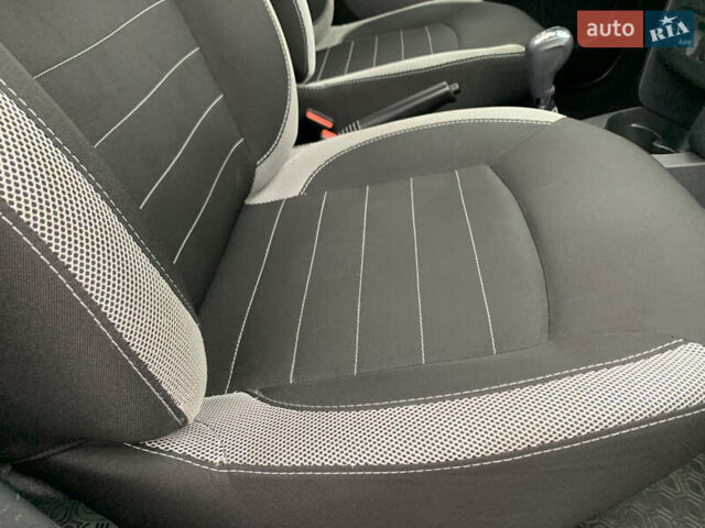 Червоний Рено Сандеро СтепВей, об'ємом двигуна 0.9 л та пробігом 100 тис. км за 11000 $, фото 20 на Automoto.ua