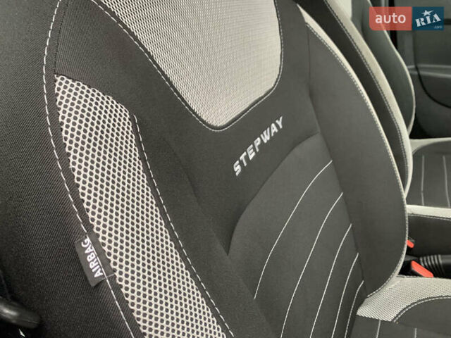 Червоний Рено Сандеро СтепВей, об'ємом двигуна 0.9 л та пробігом 100 тис. км за 11000 $, фото 21 на Automoto.ua