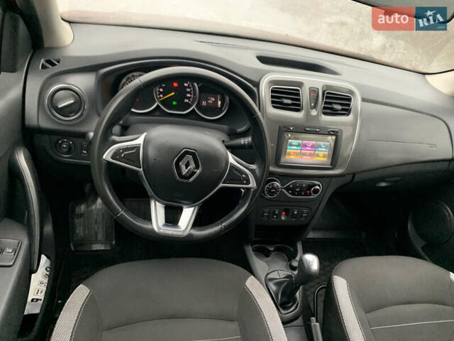 Красный Рено Сандеро СтэпВэй, объемом двигателя 0.9 л и пробегом 110 тыс. км за 11500 $, фото 6 на Automoto.ua