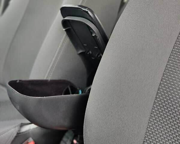 Червоний Рено Сандеро СтепВей, об'ємом двигуна 0.9 л та пробігом 28 тис. км за 10500 $, фото 32 на Automoto.ua
