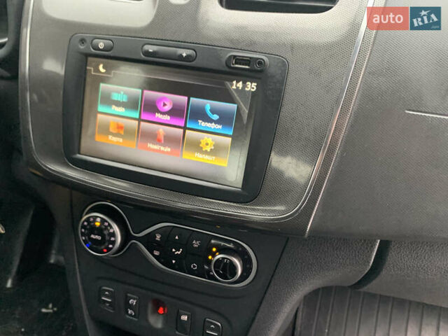 Красный Рено Сандеро СтэпВэй, объемом двигателя 0.9 л и пробегом 110 тыс. км за 11500 $, фото 18 на Automoto.ua