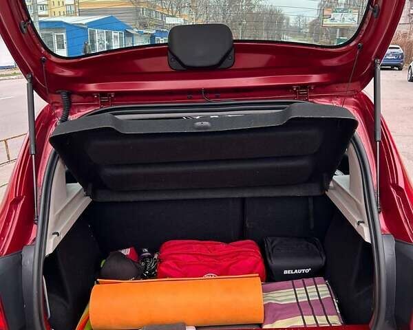 Красный Рено Сандеро СтэпВэй, объемом двигателя 0.9 л и пробегом 90 тыс. км за 10300 $, фото 3 на Automoto.ua