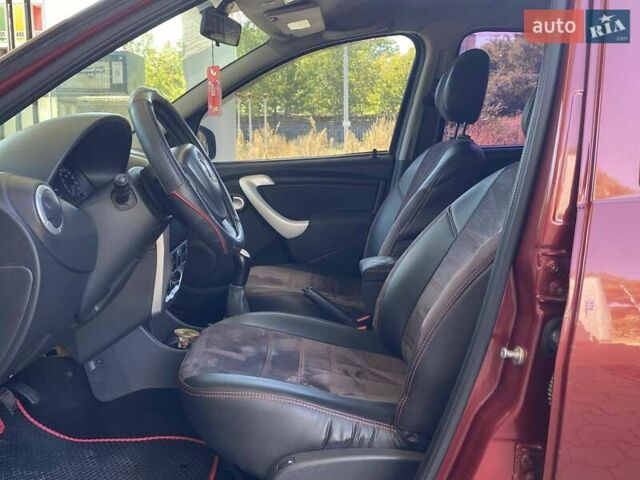 Красный Рено Сандеро СтэпВэй, объемом двигателя 1.6 л и пробегом 180 тыс. км за 6999 $, фото 19 на Automoto.ua