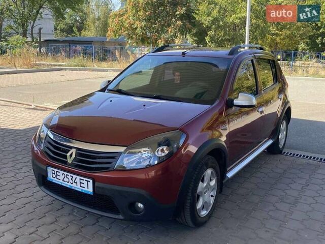Красный Рено Сандеро СтэпВэй, объемом двигателя 1.6 л и пробегом 180 тыс. км за 6999 $, фото 1 на Automoto.ua