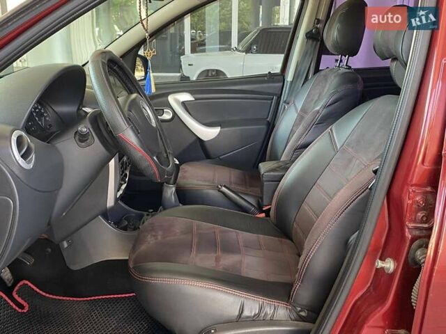 Красный Рено Сандеро СтэпВэй, объемом двигателя 1.6 л и пробегом 180 тыс. км за 7400 $, фото 19 на Automoto.ua