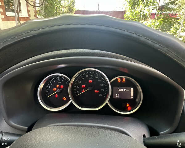 Червоний Рено Сандеро СтепВей, об'ємом двигуна 0.9 л та пробігом 79 тис. км за 10000 $, фото 5 на Automoto.ua