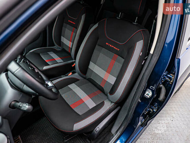 Рено Сандеро СтэпВэй, объемом двигателя 0.9 л и пробегом 75 тыс. км за 10856 $, фото 8 на Automoto.ua