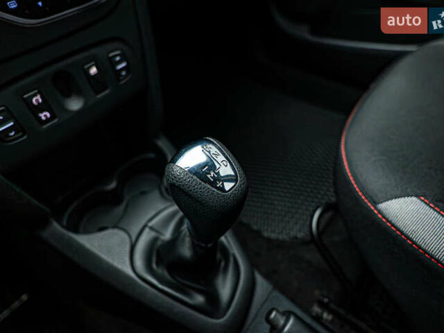 Рено Сандеро СтэпВэй, объемом двигателя 0.9 л и пробегом 75 тыс. км за 10856 $, фото 16 на Automoto.ua