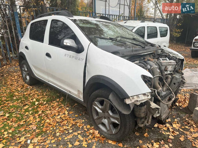 Рено Сандеро СтэпВэй, объемом двигателя 1.6 л и пробегом 151 тыс. км за 4900 $, фото 1 на Automoto.ua