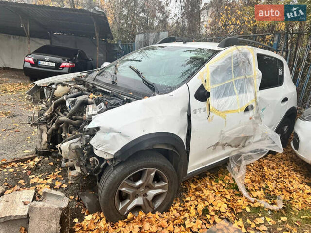 Рено Сандеро СтэпВэй, объемом двигателя 1.6 л и пробегом 151 тыс. км за 4900 $, фото 2 на Automoto.ua