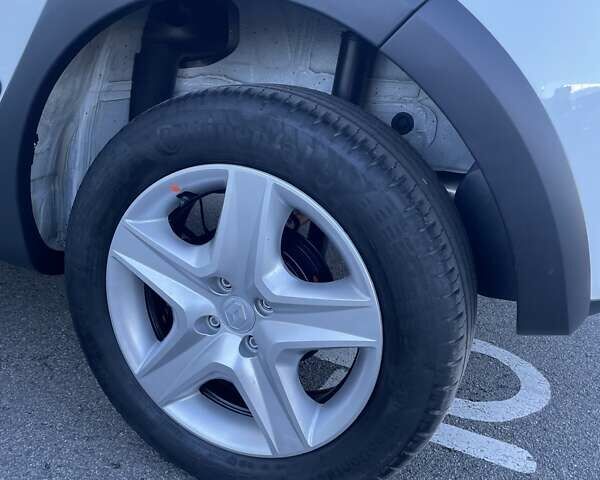 Рено Сандеро СтэпВэй, объемом двигателя 1.46 л и пробегом 37 тыс. км за 13500 $, фото 4 на Automoto.ua