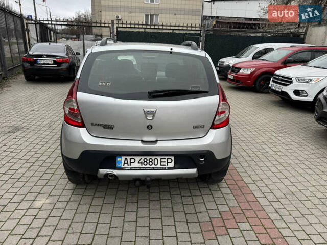 Серый Рено Сандеро СтэпВэй, объемом двигателя 1.5 л и пробегом 180 тыс. км за 5500 $, фото 2 на Automoto.ua