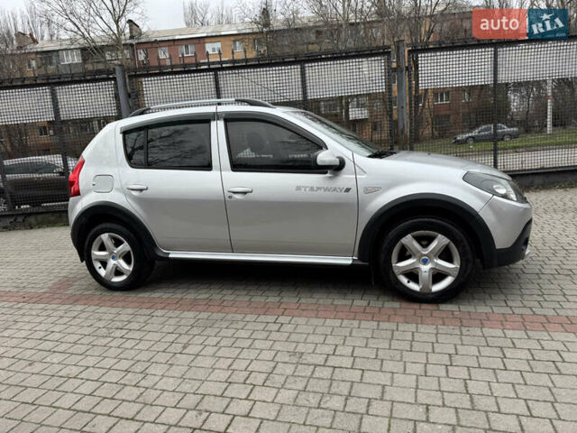 Серый Рено Сандеро СтэпВэй, объемом двигателя 1.5 л и пробегом 180 тыс. км за 5500 $, фото 6 на Automoto.ua