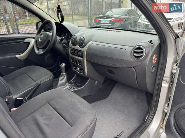 Серый Рено Сандеро СтэпВэй, объемом двигателя 1.5 л и пробегом 180 тыс. км за 5500 $, фото 7 на Automoto.ua