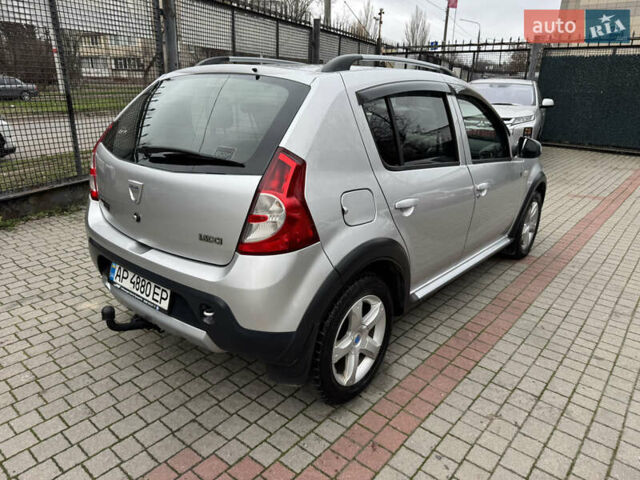 Серый Рено Сандеро СтэпВэй, объемом двигателя 1.5 л и пробегом 180 тыс. км за 5500 $, фото 1 на Automoto.ua