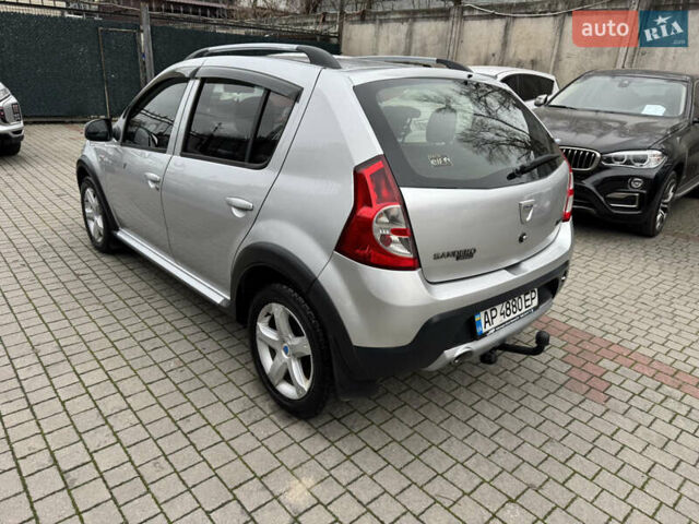 Серый Рено Сандеро СтэпВэй, объемом двигателя 1.5 л и пробегом 180 тыс. км за 5500 $, фото 4 на Automoto.ua