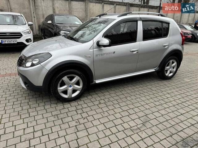 Серый Рено Сандеро СтэпВэй, объемом двигателя 1.5 л и пробегом 180 тыс. км за 5500 $, фото 5 на Automoto.ua