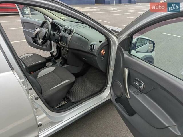 Серый Рено Сандеро СтэпВэй, объемом двигателя 1.6 л и пробегом 180 тыс. км за 6955 $, фото 15 на Automoto.ua