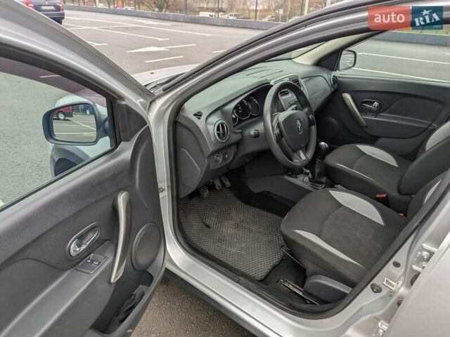 Серый Рено Сандеро СтэпВэй, объемом двигателя 1.6 л и пробегом 180 тыс. км за 6955 $, фото 16 на Automoto.ua
