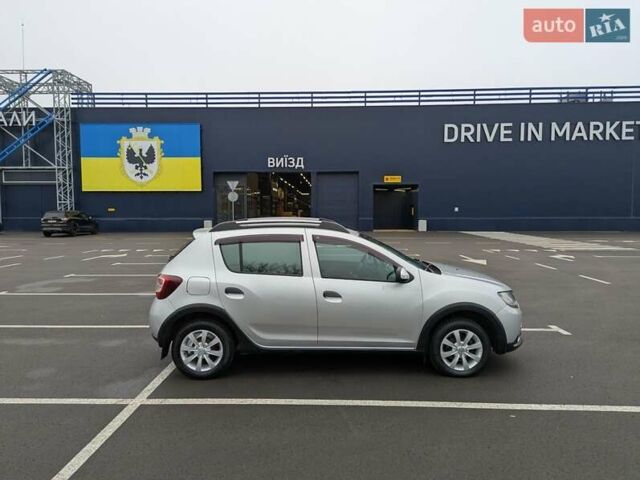 Серый Рено Сандеро СтэпВэй, объемом двигателя 1.6 л и пробегом 180 тыс. км за 6955 $, фото 40 на Automoto.ua