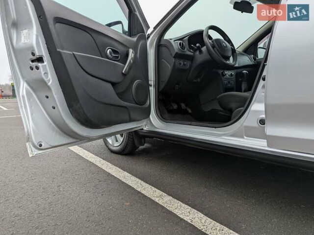 Серый Рено Сандеро СтэпВэй, объемом двигателя 1.6 л и пробегом 180 тыс. км за 6955 $, фото 30 на Automoto.ua