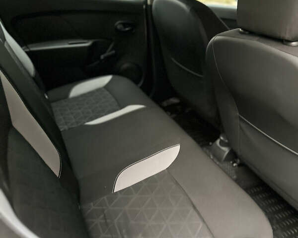 Серый Рено Сандеро СтэпВэй, объемом двигателя 1.5 л и пробегом 115 тыс. км за 6200 $, фото 12 на Automoto.ua