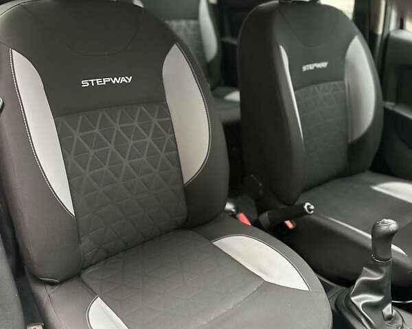 Серый Рено Сандеро СтэпВэй, объемом двигателя 1.5 л и пробегом 115 тыс. км за 6200 $, фото 15 на Automoto.ua