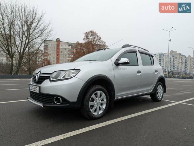 Серый Рено Сандеро СтэпВэй, объемом двигателя 1.6 л и пробегом 180 тыс. км за 6955 $, фото 8 на Automoto.ua
