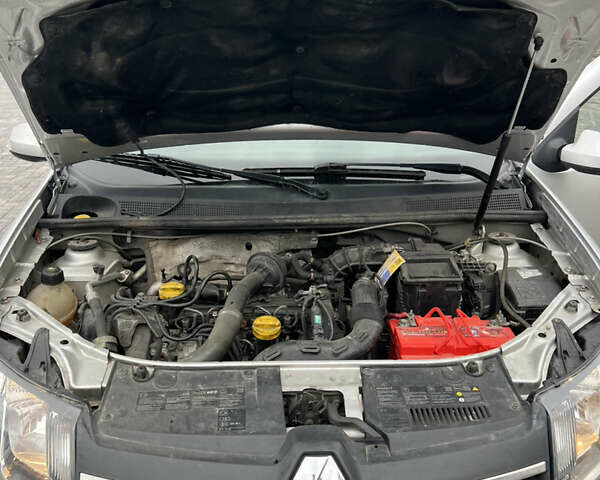 Серый Рено Сандеро СтэпВэй, объемом двигателя 1.5 л и пробегом 115 тыс. км за 6200 $, фото 22 на Automoto.ua