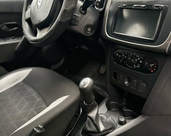 Серый Рено Сандеро СтэпВэй, объемом двигателя 1.5 л и пробегом 115 тыс. км за 6200 $, фото 11 на Automoto.ua