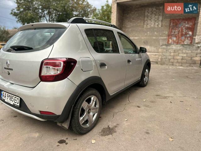 Серый Рено Сандеро СтэпВэй, объемом двигателя 1.5 л и пробегом 115 тыс. км за 6200 $, фото 10 на Automoto.ua