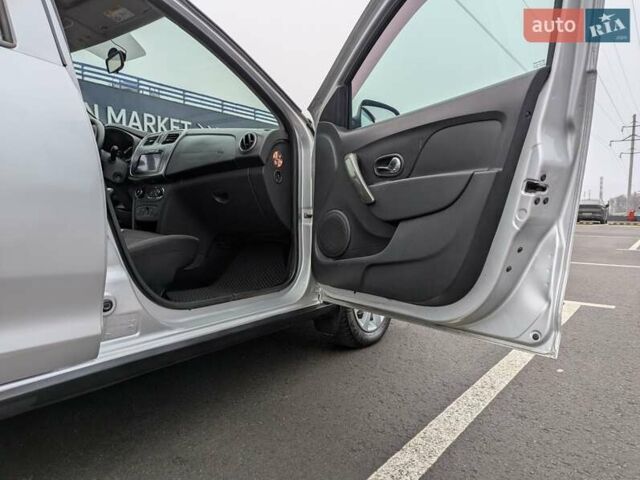 Серый Рено Сандеро СтэпВэй, объемом двигателя 1.6 л и пробегом 180 тыс. км за 6955 $, фото 28 на Automoto.ua