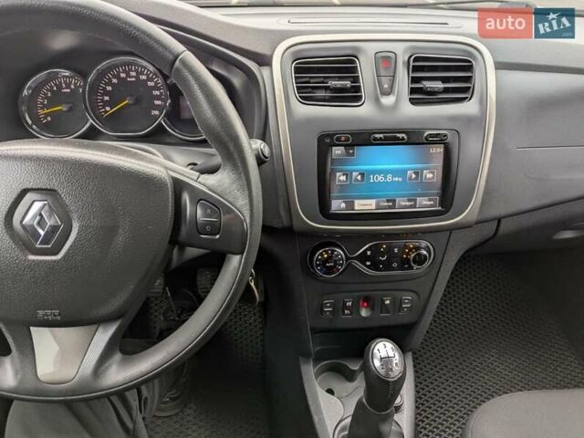 Серый Рено Сандеро СтэпВэй, объемом двигателя 1.6 л и пробегом 180 тыс. км за 6955 $, фото 19 на Automoto.ua