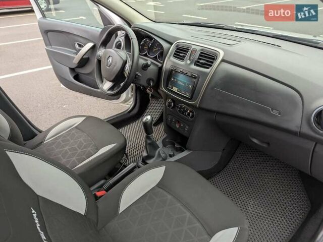 Серый Рено Сандеро СтэпВэй, объемом двигателя 1.6 л и пробегом 180 тыс. км за 6955 $, фото 14 на Automoto.ua