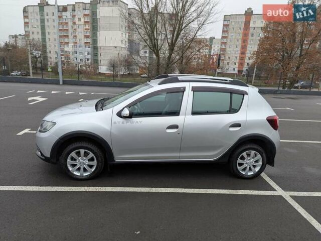 Серый Рено Сандеро СтэпВэй, объемом двигателя 1.6 л и пробегом 180 тыс. км за 6955 $, фото 3 на Automoto.ua