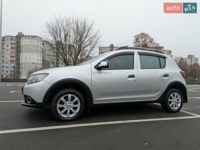 Серый Рено Сандеро СтэпВэй, объемом двигателя 1.6 л и пробегом 180 тыс. км за 6955 $, фото 4 на Automoto.ua